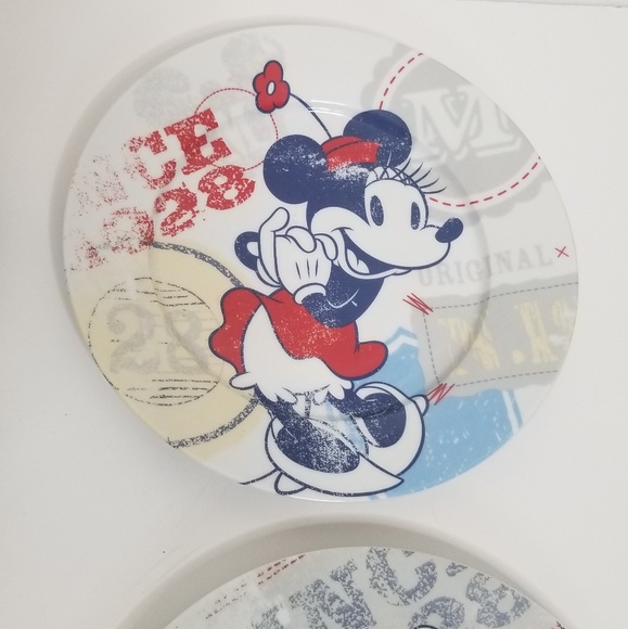 Set of 4 Disney Americana 1928 Plates - Picture 3 of 8